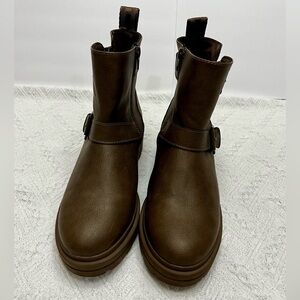 Rocket Dog chunky brown boot women’s size 9